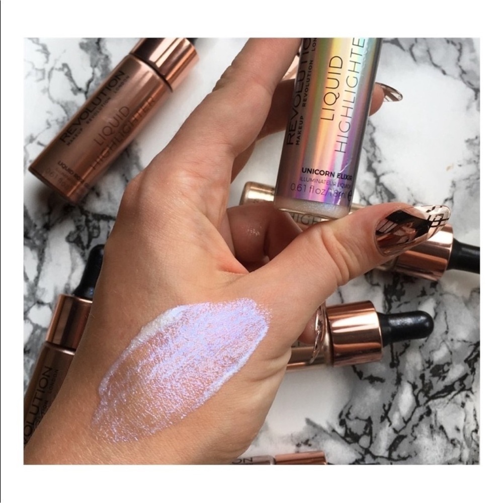 Revolution Liquid Highlighter – Unicorn Elixir (0.61 fl oz / 18ml)